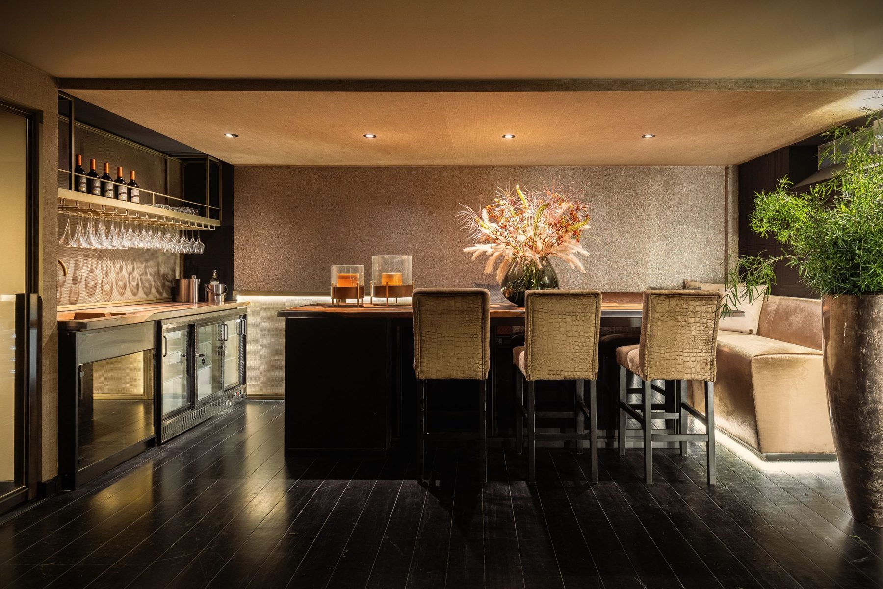 Mancave Amsterdam — Private bar and lounge